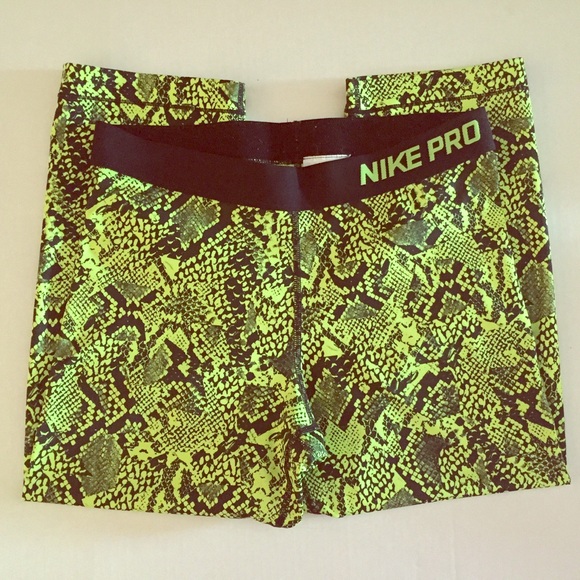 Nike Pants - Nike Capris Sz L